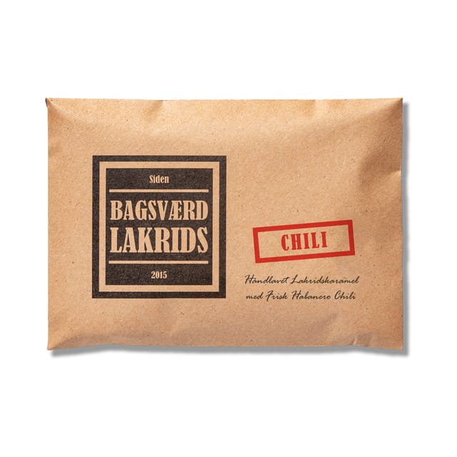 Bagsværd Lakrids Chili, a 160 g liquorice caramel plate with fresh habanero chili.