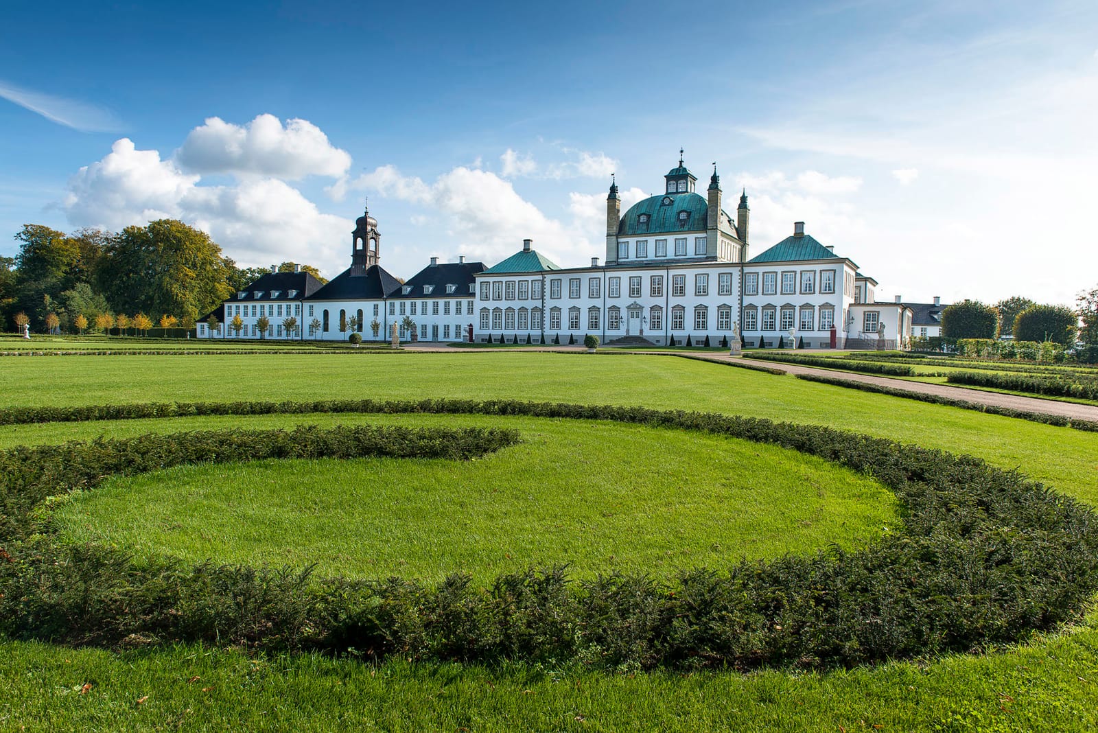 The palace and chapel from the garden parterre