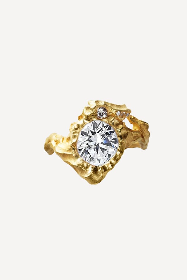 The Sun ring in textured gold with a diamond