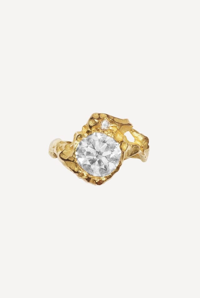The Sun ring seen from above, a large diamond in textured gold