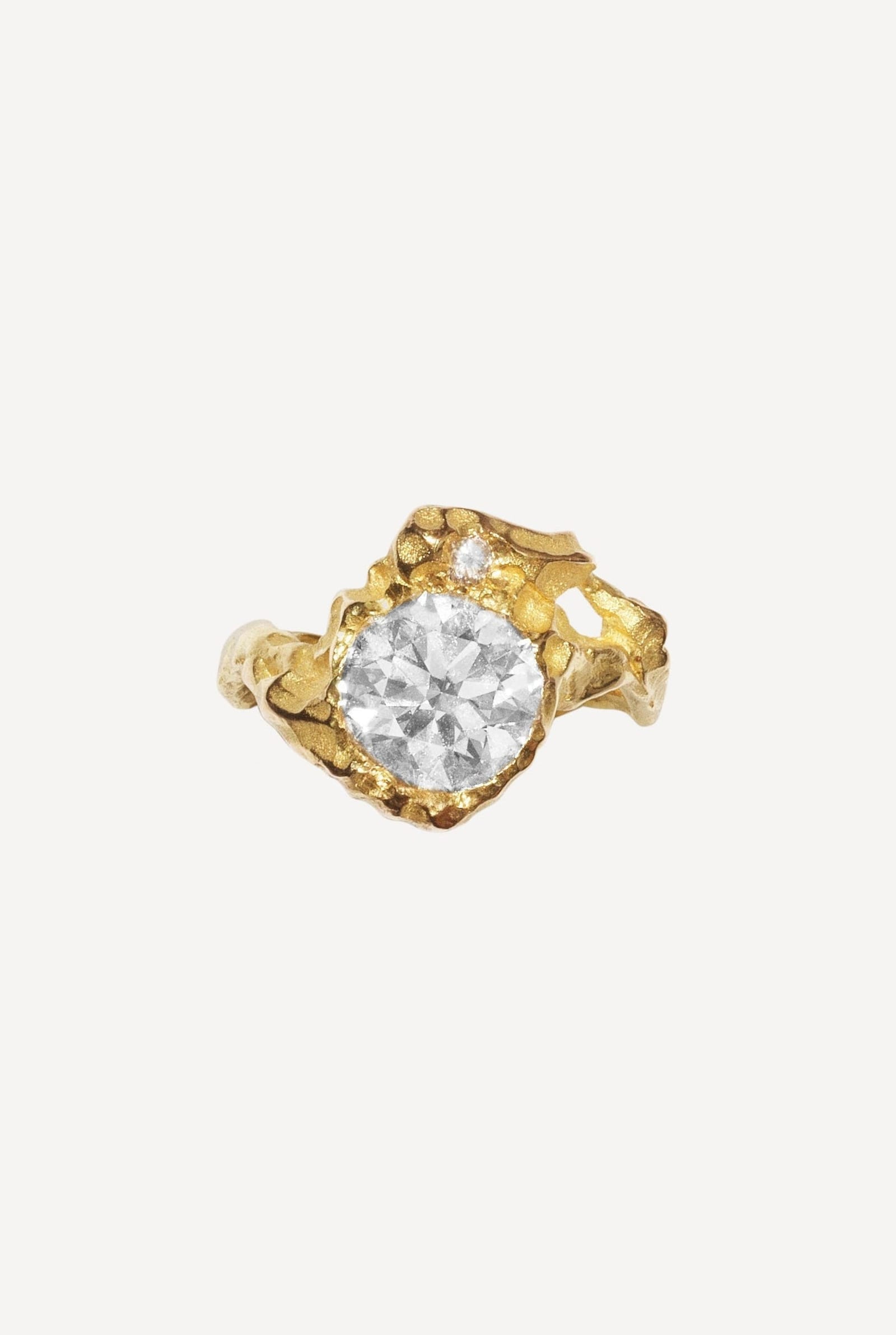 The Sun ring seen from above, a large diamond in textured gold