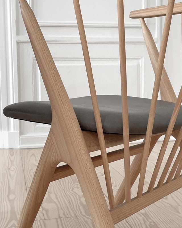 The Y-shaped legs, close up, in natural wood