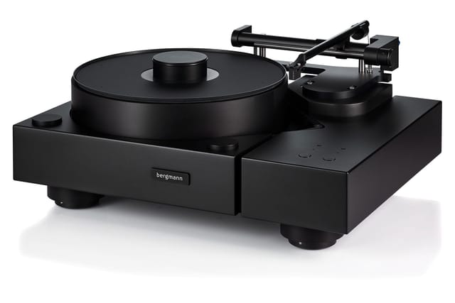 The Galder turntable in black with an Odin tonearm