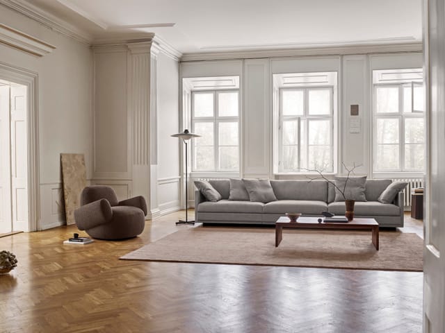 A 320 cm Great Ash sofa in a living room