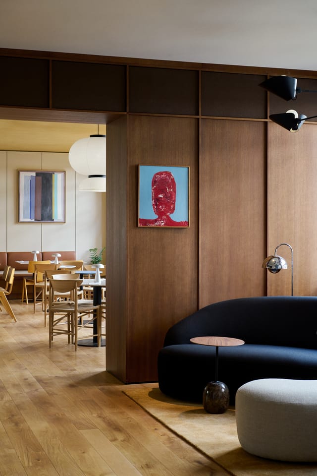 The lobby, with the restaurant beyond