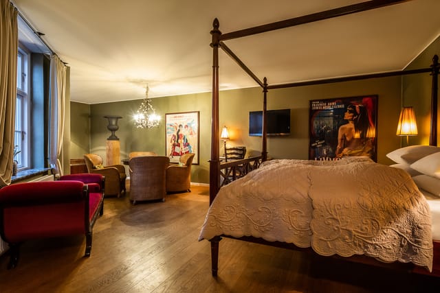 A suite with a four-poster bed and French posters