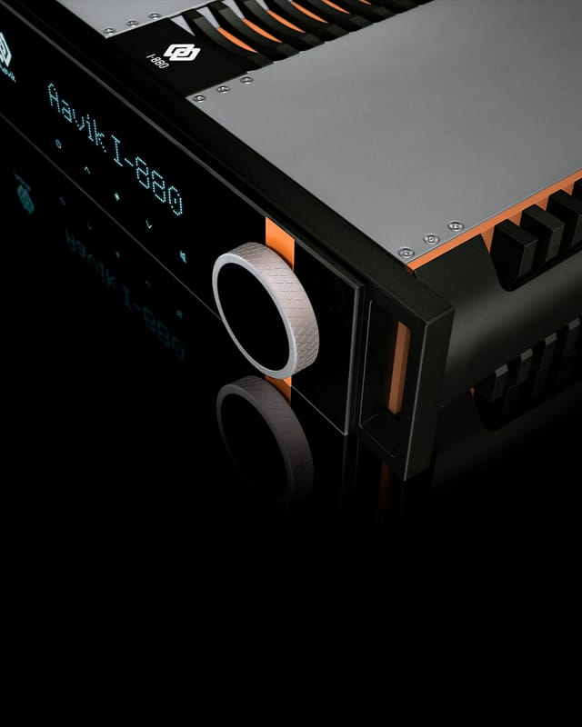 The I-880 integrated amplifier, top view