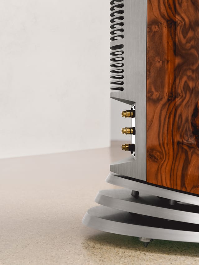 The R 10 Arreté loudspeaker
