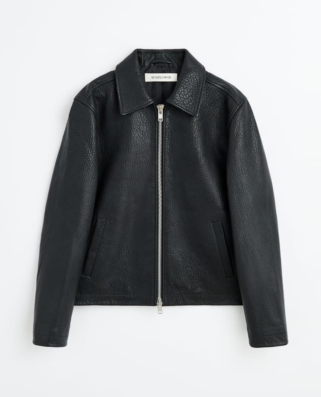 Short leather jacket in black