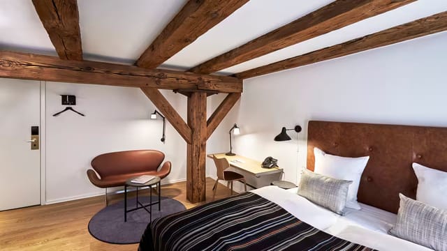 A room under the old pine beams