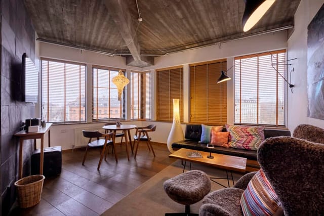 The living room of a De Luxe Suite