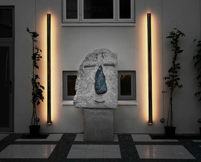 A sculpture on the urban terrace