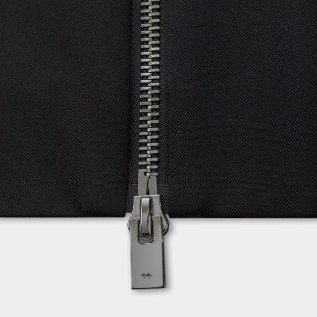 The branded two-way metal zip