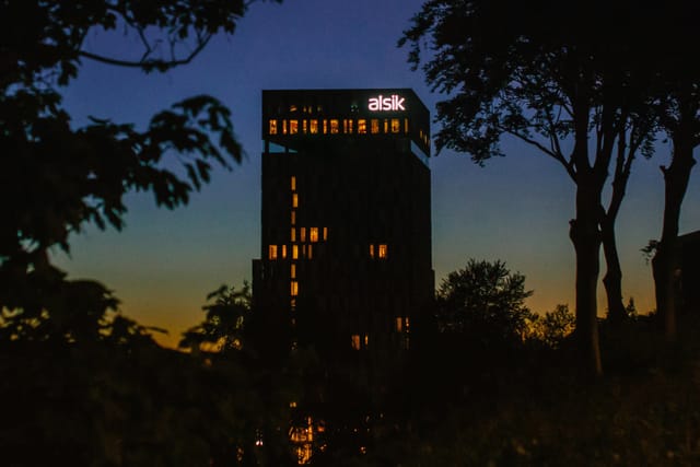 The Alsik tower at sunset, the restaurant's floor lit