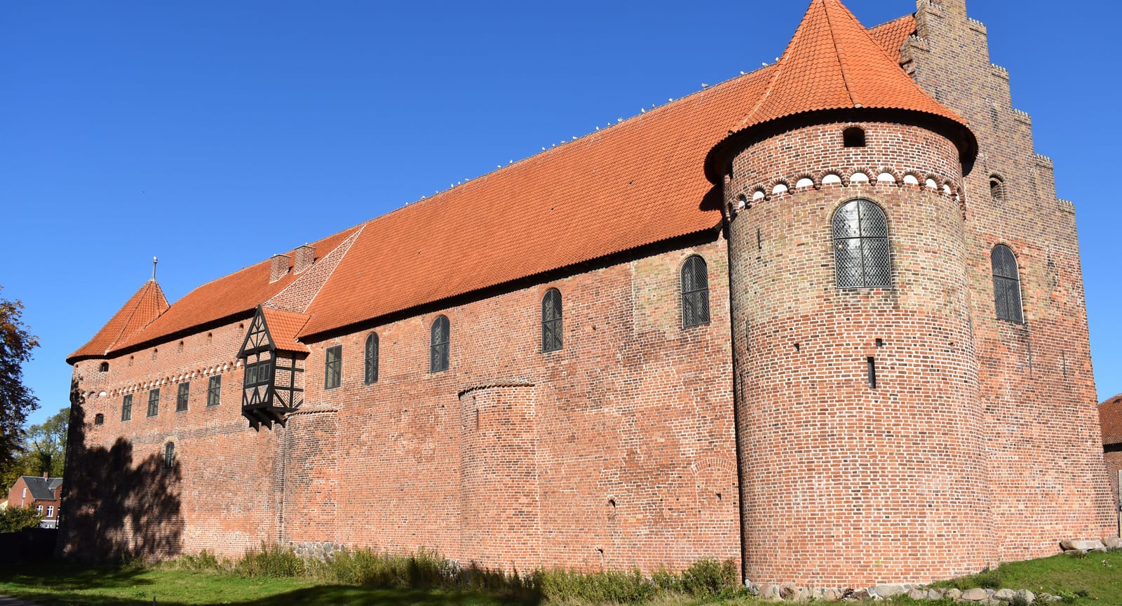 The red-brick King's Wing with its round tower and stepped gable