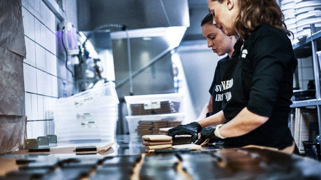 Cutting licorice slabs in the Bagsværd workshop