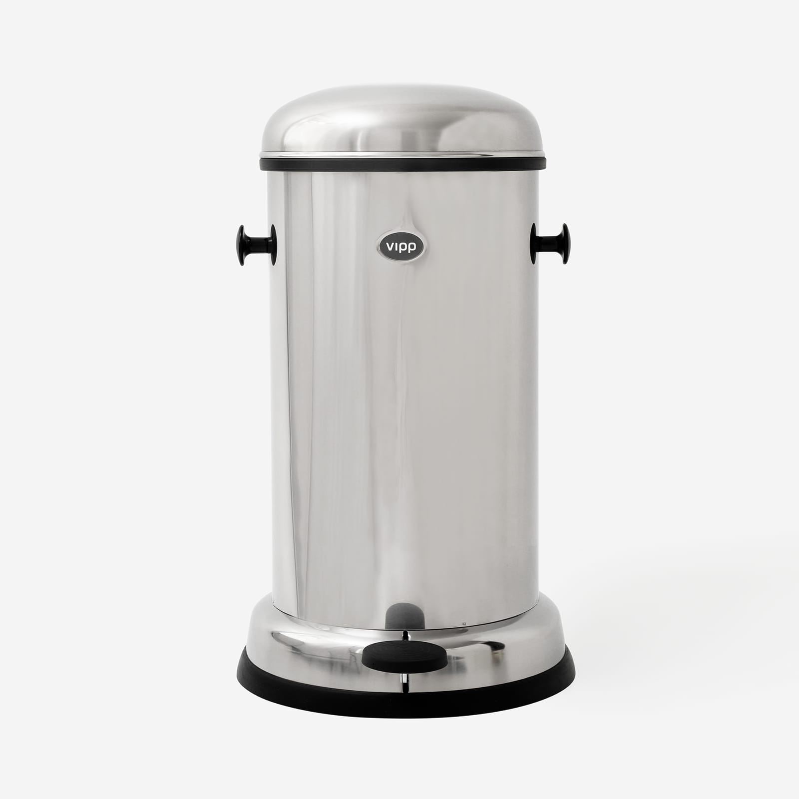 The pedal bin in stainless steel