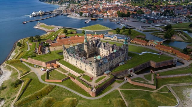 Kronborg and its bastions on the Øresund, with Helsingør behind