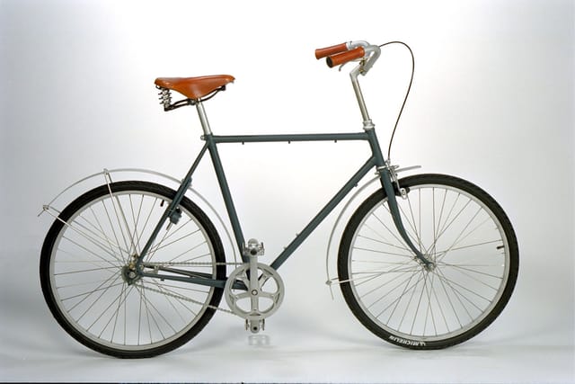 A grey Young Shatterhand, men's frame