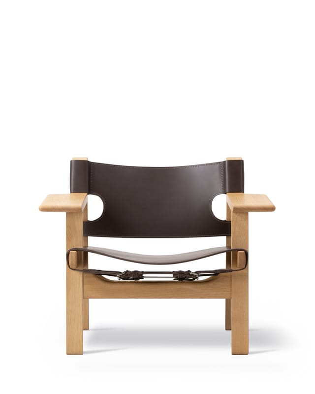 The Spanish Chair in oak and dark brown leather