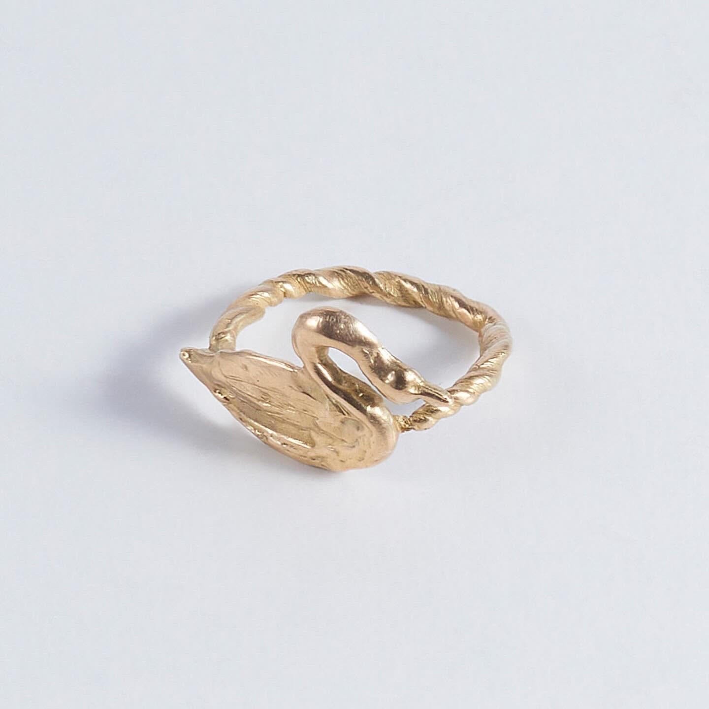 The Swan Ring in gold, a swan on a twisted band