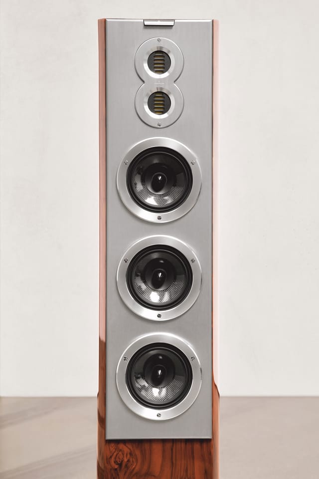 R 10 Arreté, front view in walnut
