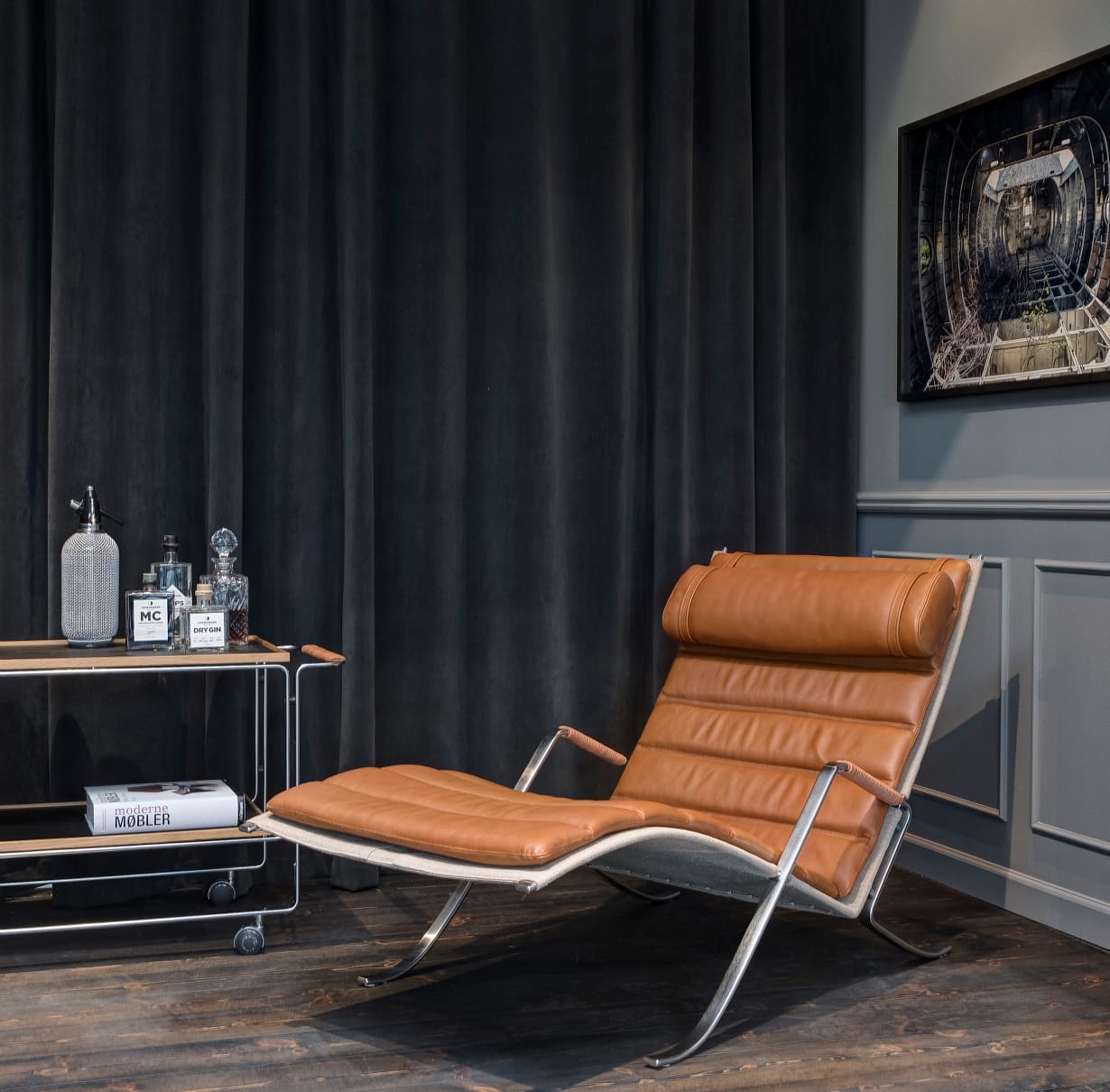 The FK 87 Grasshopper lounge chair, a Fabricius & Kastholm design, in a room