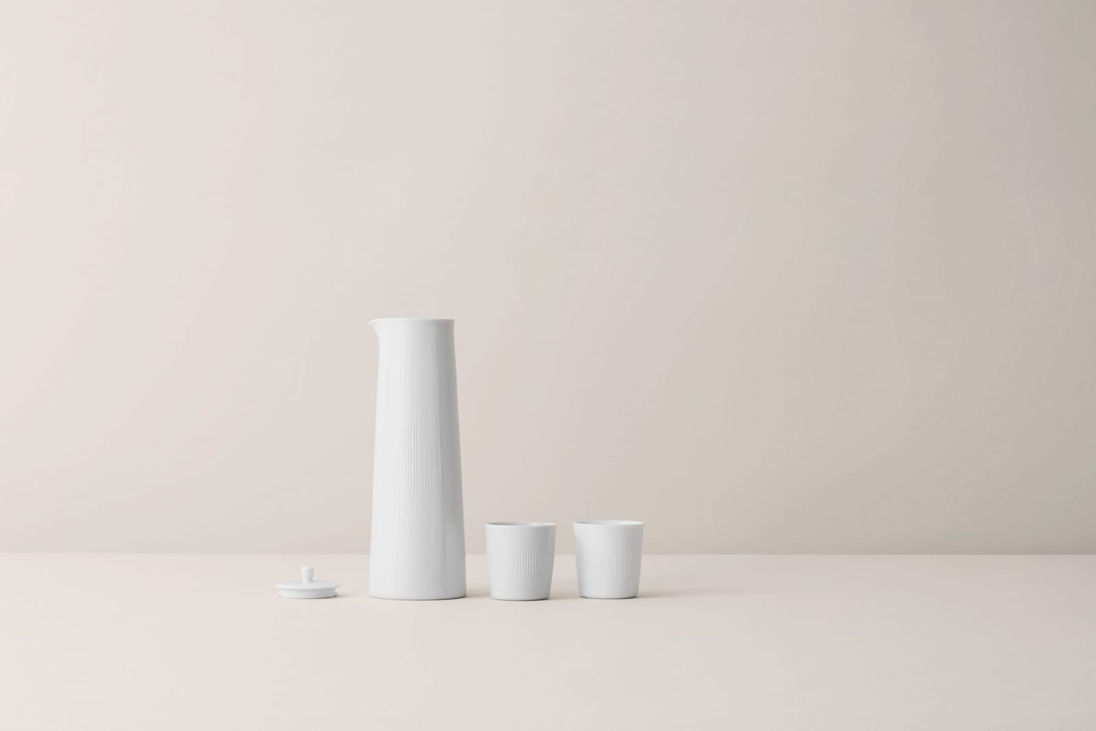 Thermodan jug with lid and two cups, white porcelain