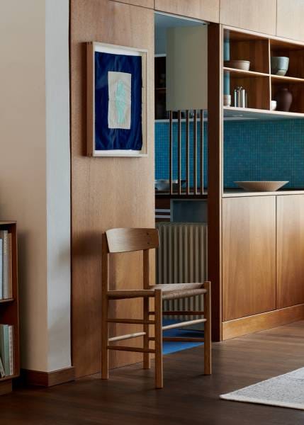 J39 chairs in oiled oak at a table