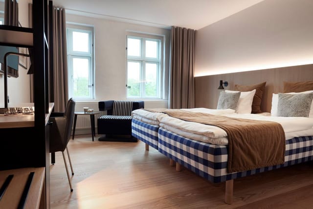 A double room with a Hästens bed