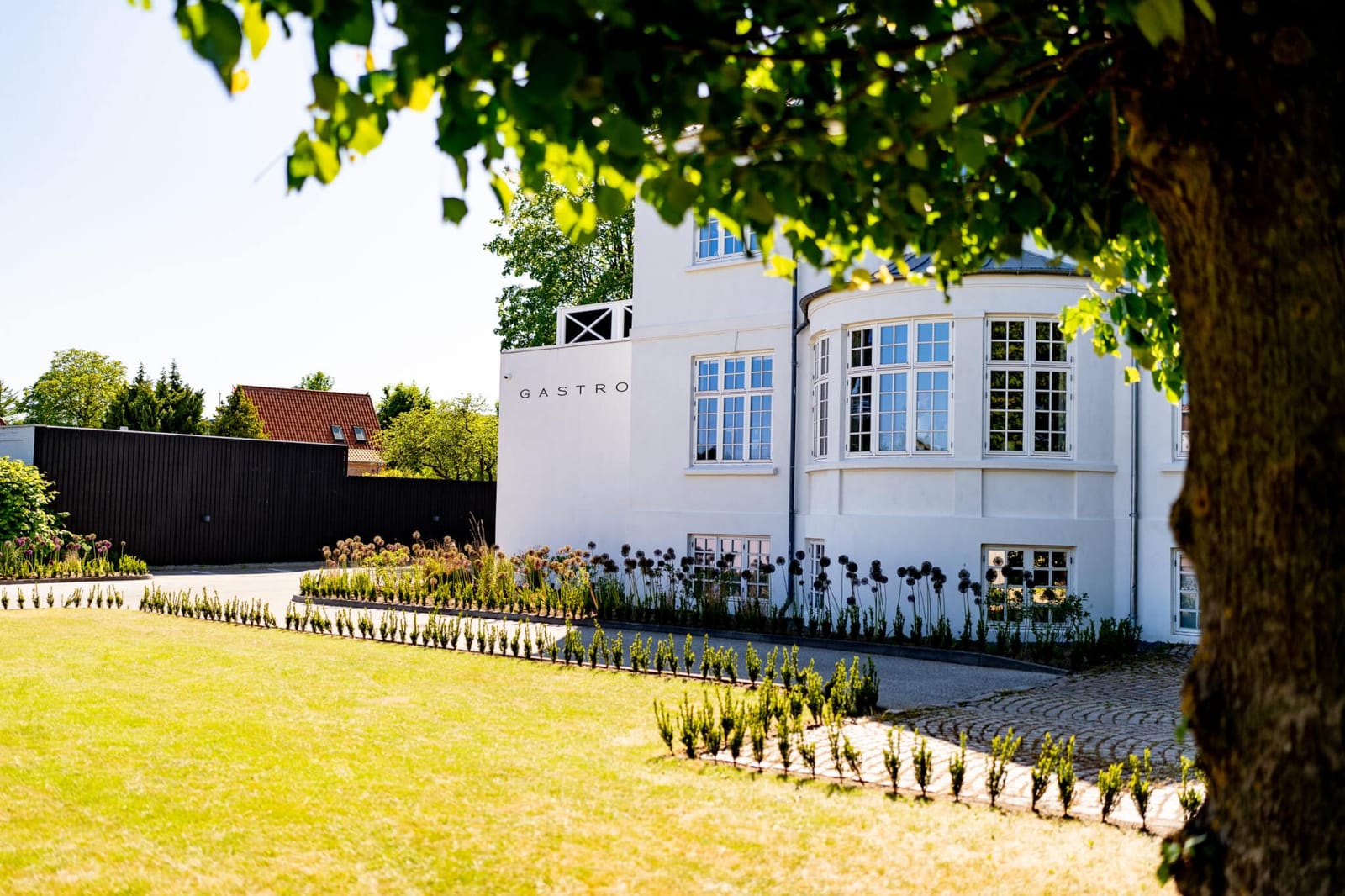 The villa on Grenåvej in summer