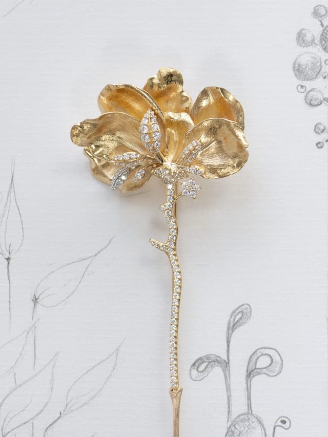 Wild Rose brooch in gold and diamonds